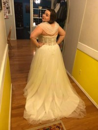 فستان زفاف جميل حسب الطلب