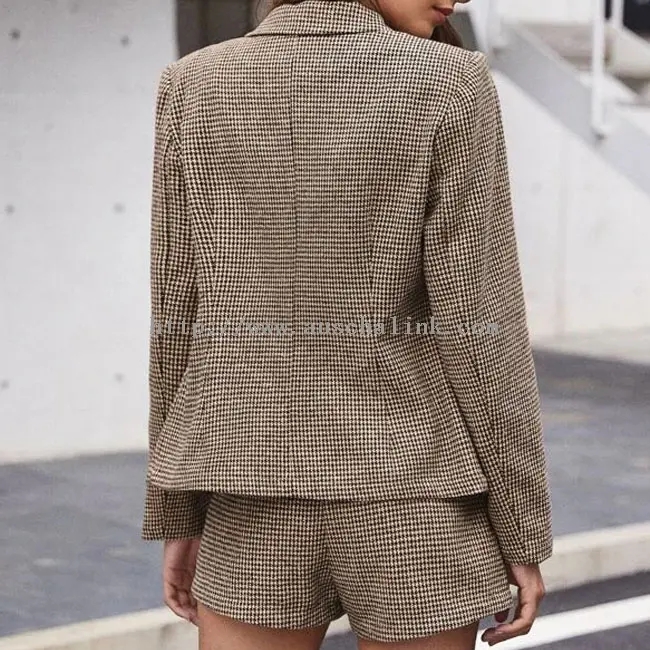 2-teiliges Set aus kariertem Blazer und Shorts in Khaki (3)