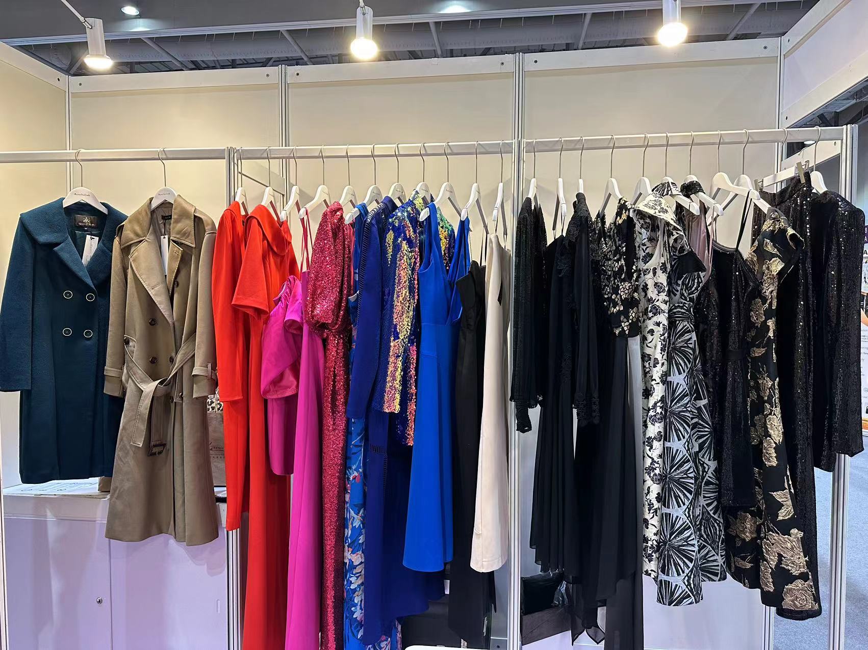 Auschalink Clothing Manufacturer Showcases Latest Trends at Hong Kong Trade Expo (1)