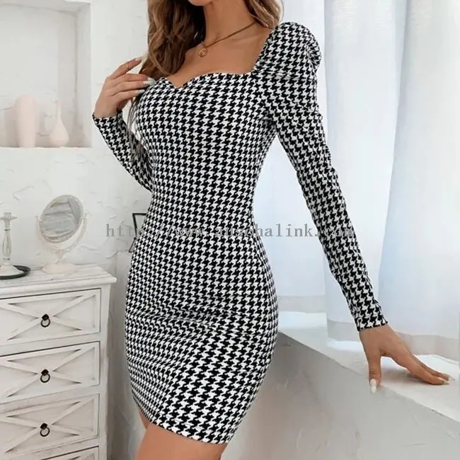 Black Bird Check Print Square Neck Long Sleeve Dress (2)