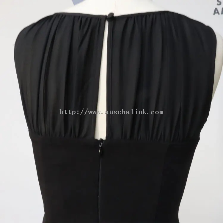 Černé ležérní šaty bez rukávů s rozdělenými rukávy (2)