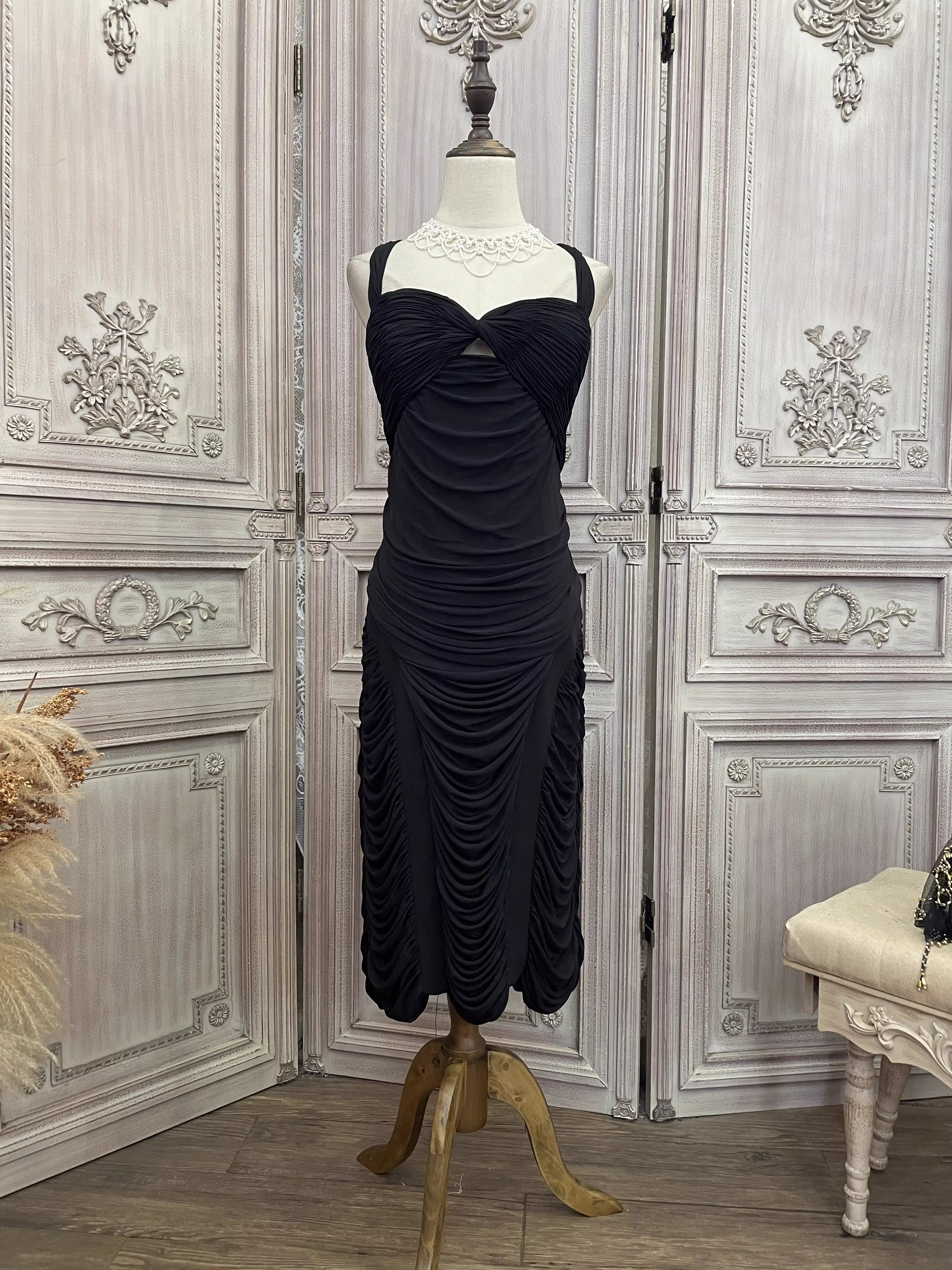 कालो सुरुचिपूर्ण प्लीटेड सेक्सी कस्टम होलो ड्रेस (6)