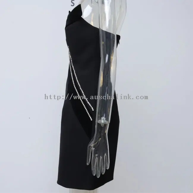 Црн тесен фустан без прерамки, елегантен вез со светки (2)