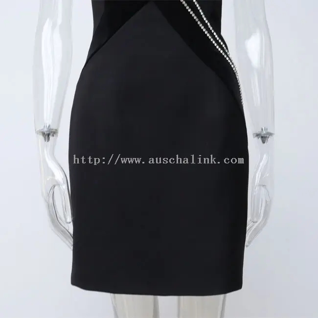 Elegantiška, blizgučiais siuvinėta, juoda suknelė be petnešėlių (3)