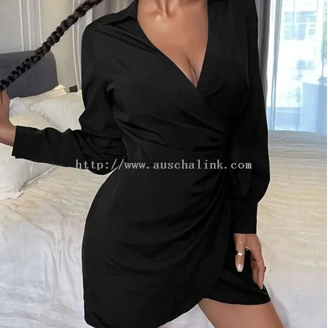 Vestido camisero informal plisado con cuello en V negro (3)