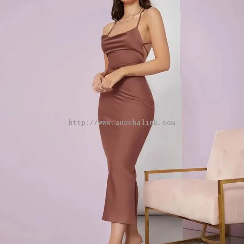 Hnedé sexy ohlávkové šaty s deleným telom (2)