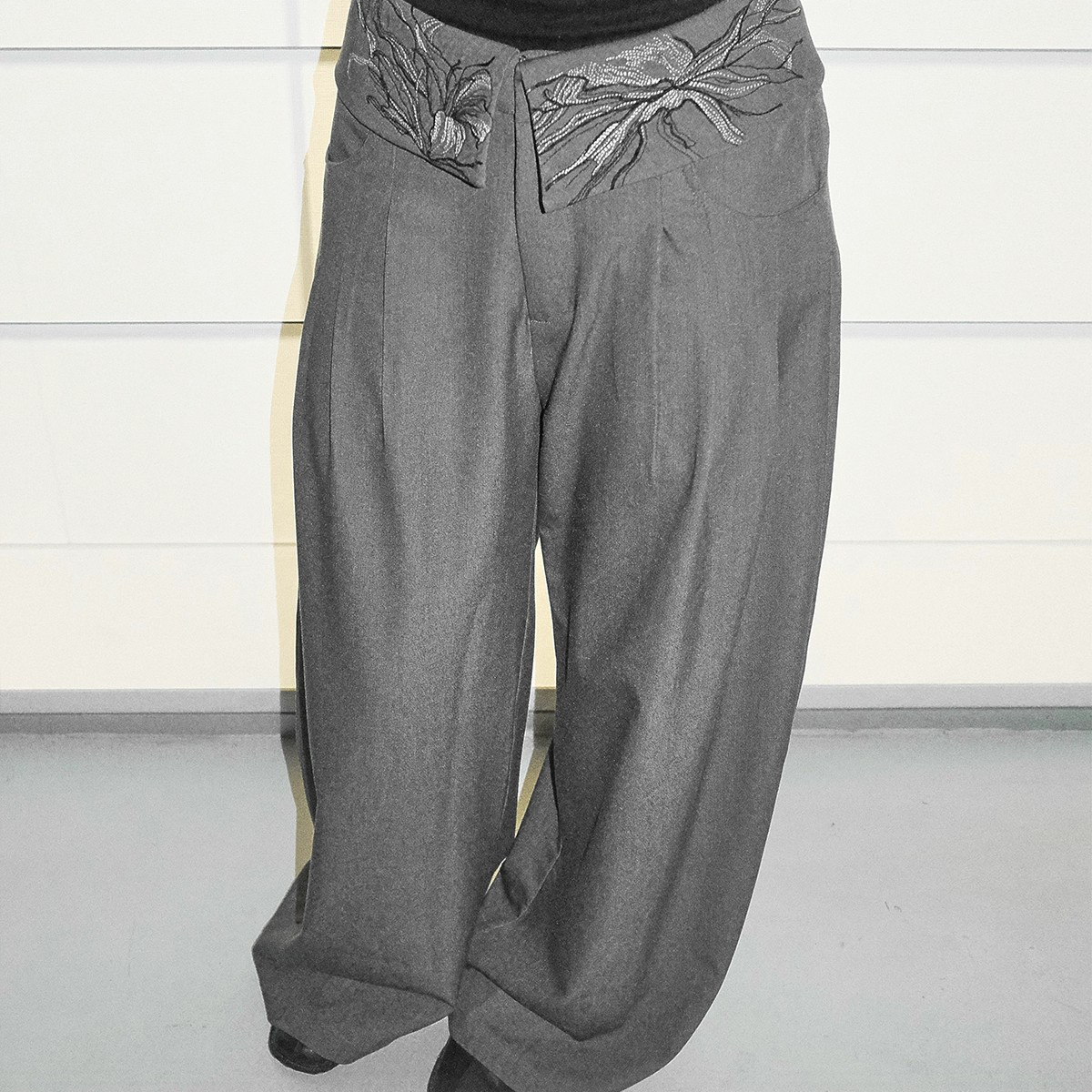 Custom Floral Embroidered Wide-Leg Suit Pants (3)