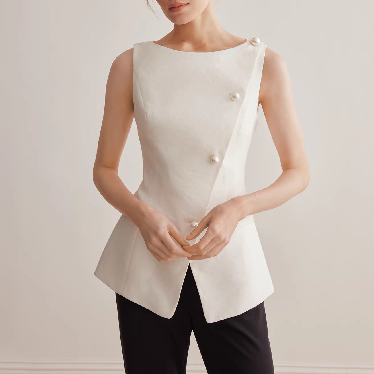 Custom Tencel Linen Vest with Pearl Button Top for Women (3)