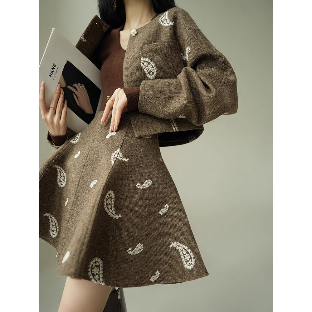 Custom Wool Tweed Embroidered Jacket and Skirt Set (1)