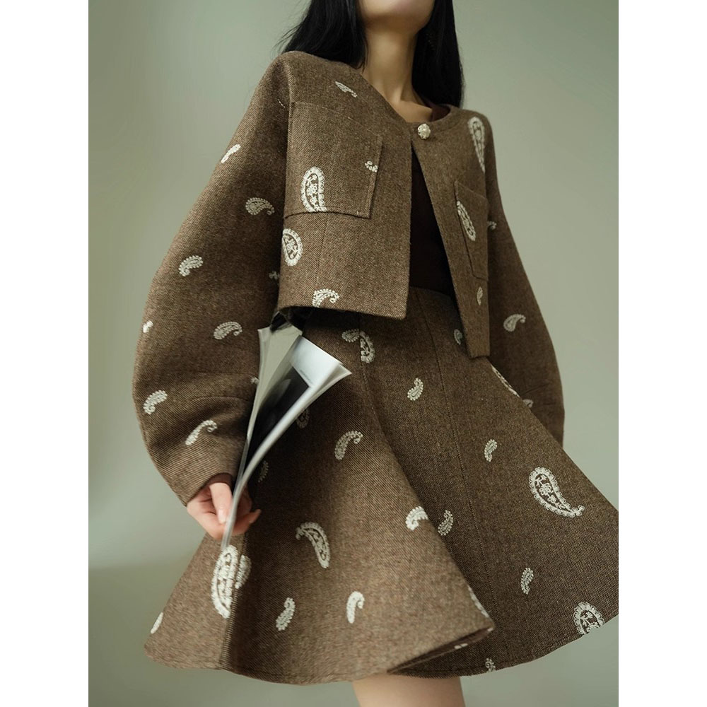 Custom Wool Tweed Embroidered Jacket and Skirt Set (3)