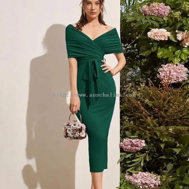 Темнозелен елегантен миди фустан со шлиц без прерамки (1)