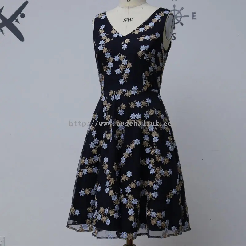 Elegant Black Floral Embroidered Elegance Dress (1)