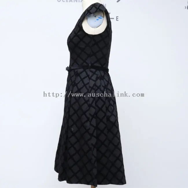 Elegant Midi Dress In Black Check Jacquard (1)