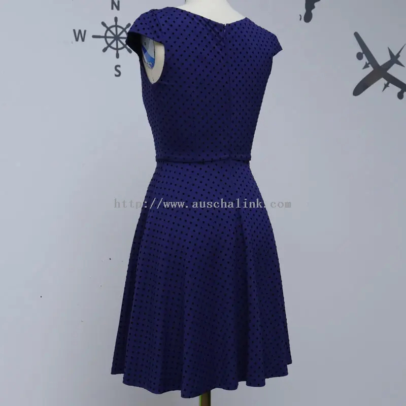 Елегантен миди фустан со морнарско сина боја со точки со принт (4)