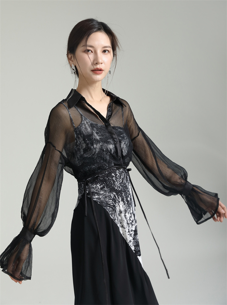 Tutvustame meie uusimat toodet Black Patchwork ebaregulaarse prindiga Camisole kleit, mis on suurepärane tükk, mis muudab teie garderoobi.See kleit on elegantsi, rafineerituse ja stiili kehastus, mis eristab teid igas olukorras (3)