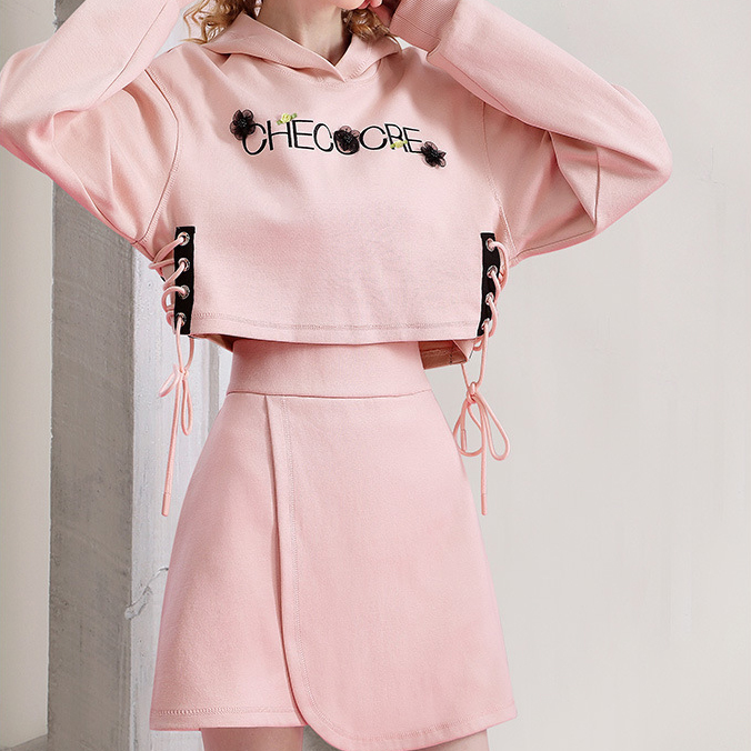 Conjunto de 2 piezas de falda con capucha bordada en 3D rosa (5)