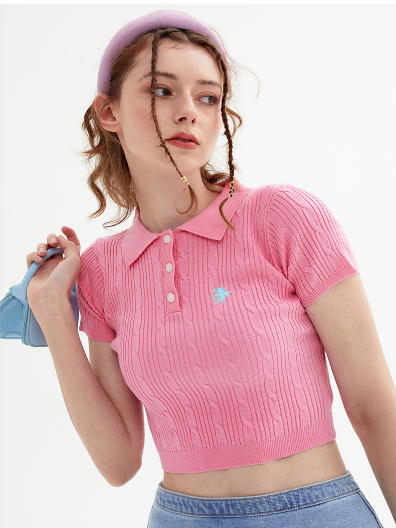 T-shirt polo brodé en tricot rose (3)