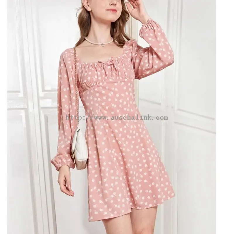 Mini vestido casual con estampado de lunares y cuello cuadrado rosa (2)