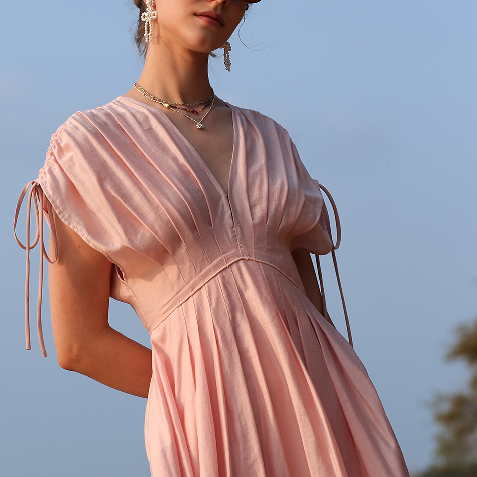 Розова широка макси рокля от тенсел от лен с v-образно деколте (9)