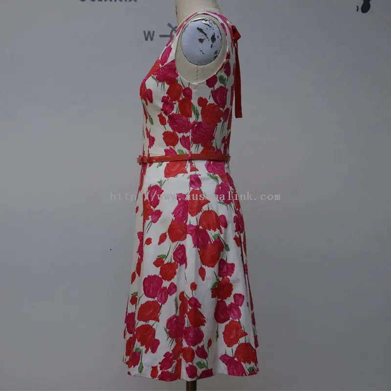 Gaun Merah Jacquard Print Elegan Berongga (3)