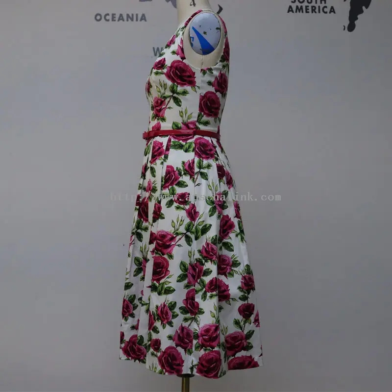 Elegante mouwloze jurk met riem en rozenprint (3)