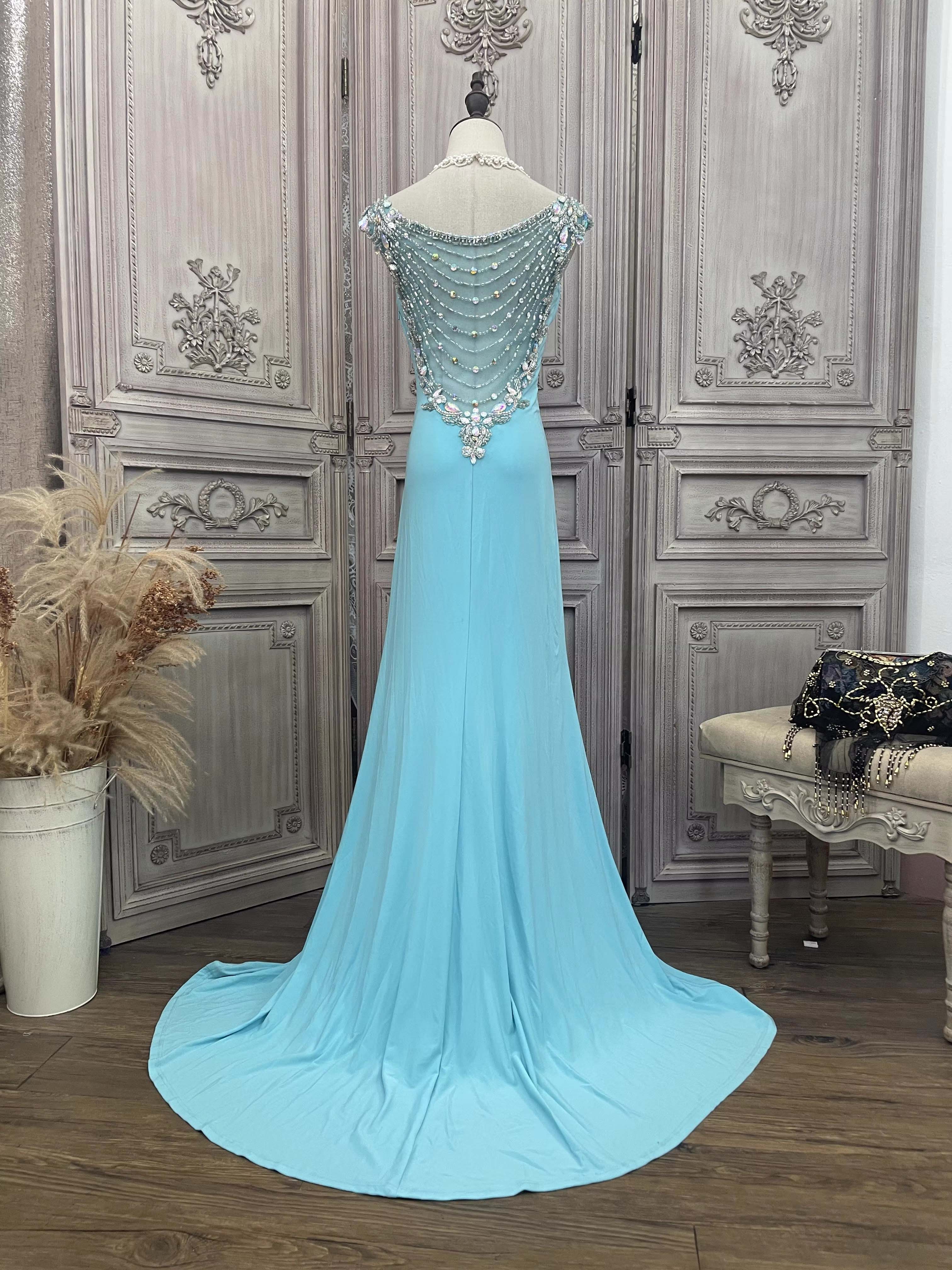 Elegantna veleprodajna večerna obleka z razporki in perlami (6)