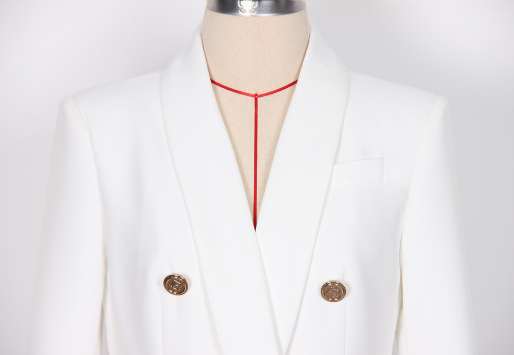Dámsky spoločenský oblek s bielou chlopňou (3)