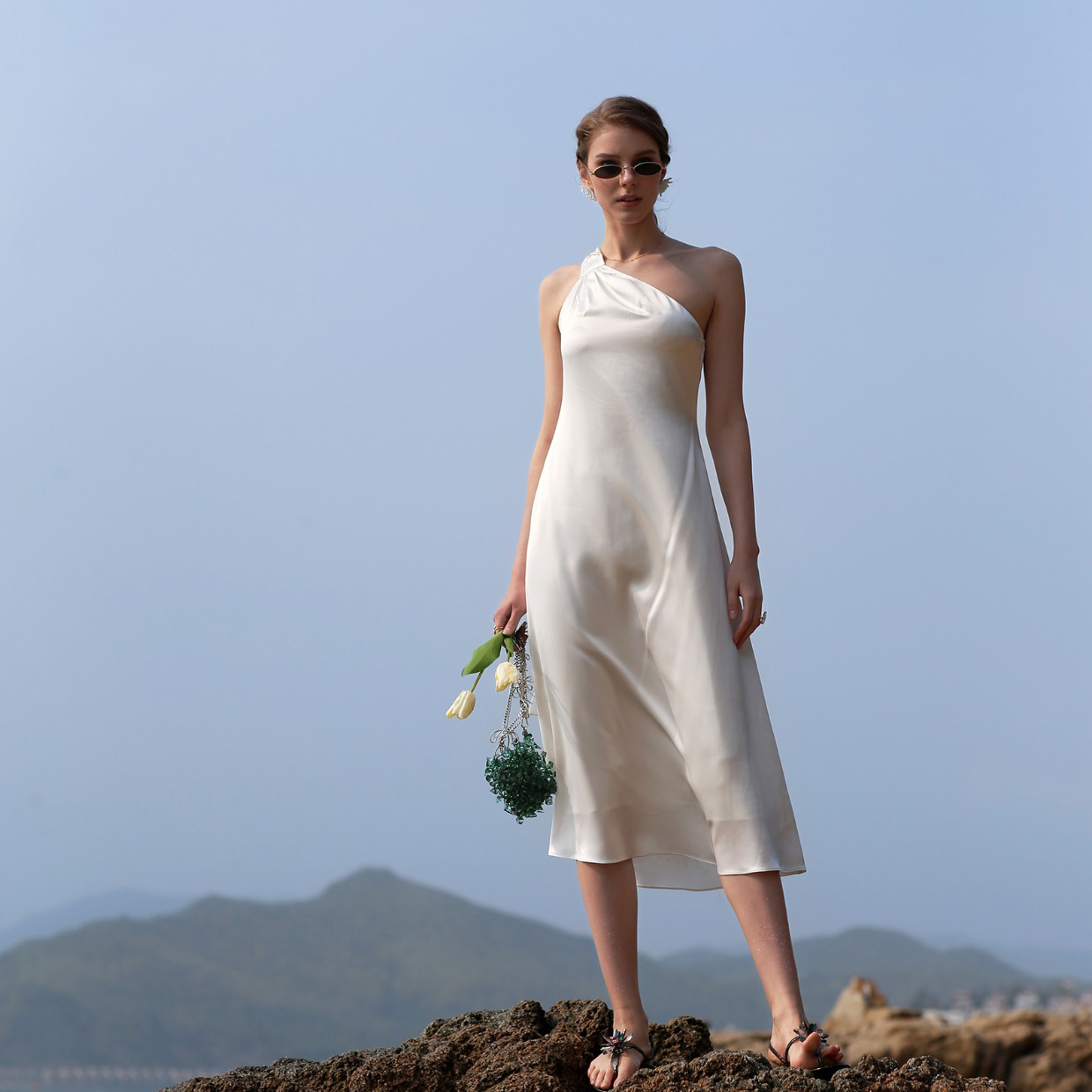 Biele saténové šaty s rezom Plážové večerné šaty (10)