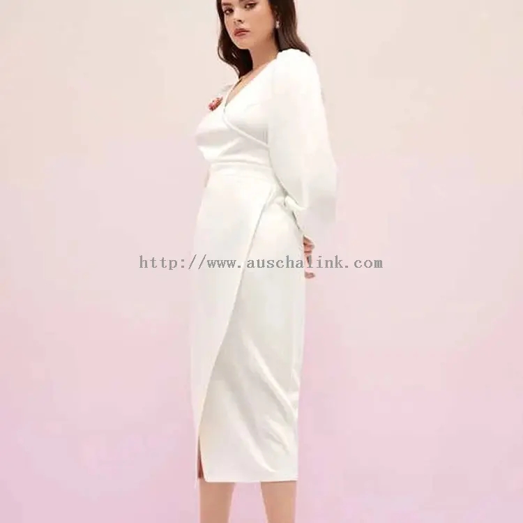 Bílé elegantní midi šaty s lucernovým rukávem a výstřihem do V (2)