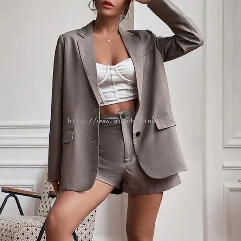 အမျိုးသမီးများအတွက် Blazer Set